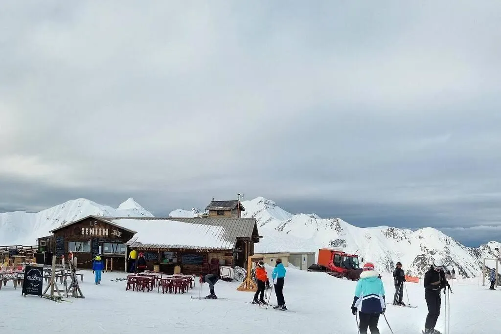 T2 + Coin Montagne - Wifi/Piscine - Les Orres 1800 Apartment 0*,  France